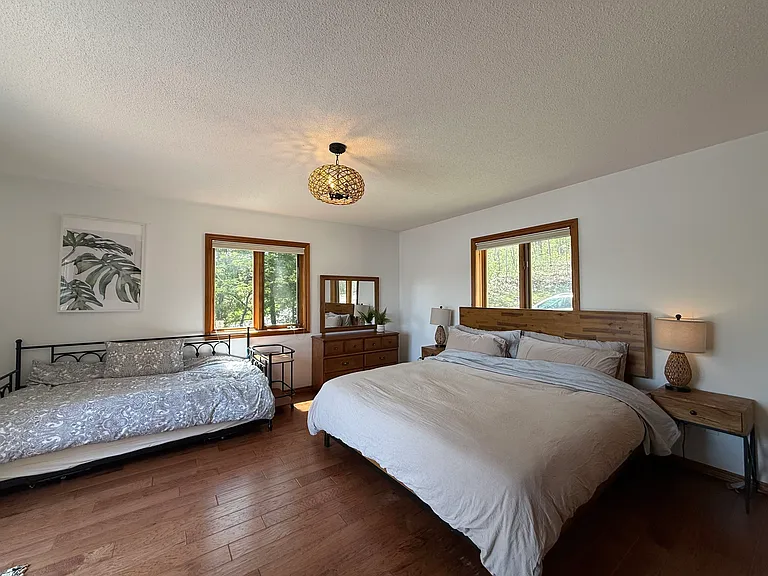 Master Bedroom with King bed + 2 Singles /Sofa / 1 King