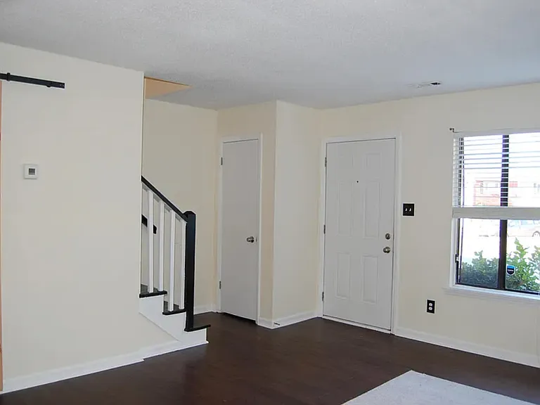 800 Fargo St #B1 — Photo 1