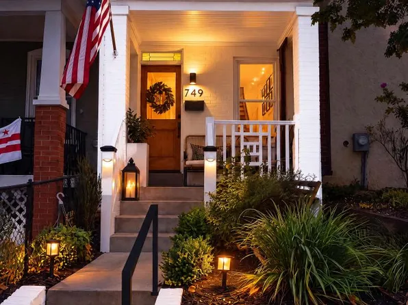 749 Kenyon St NW, Washington, DC 20010