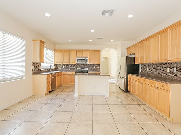 2nd image of 5453 Stelle Amore St