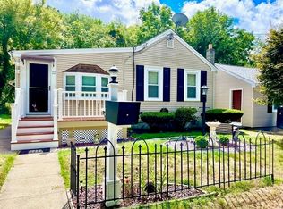 22 Pleasant St, Acushnet, MA 02743