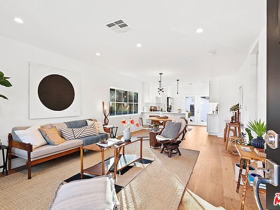 4th image of 2687 Carleton Ave