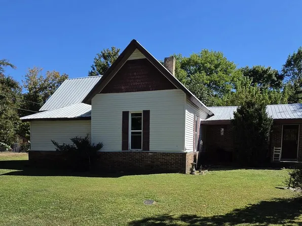 90 Bryant St, Trezevant, TN 38258