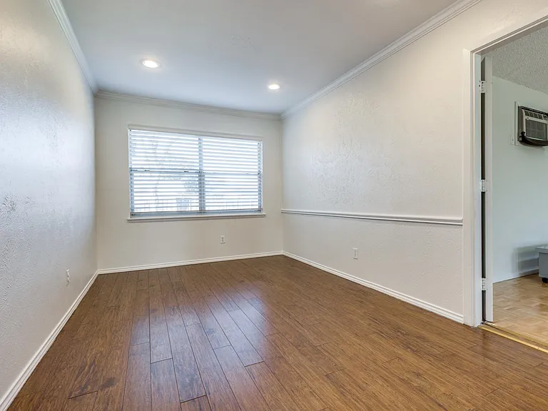 1507 Auburn Dr — Photo 9