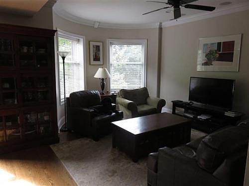 2nd image of 648 W Wellington Ave #2WW