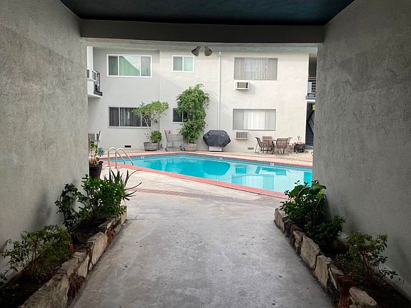 5th image of 6219 Fulton Ave #12