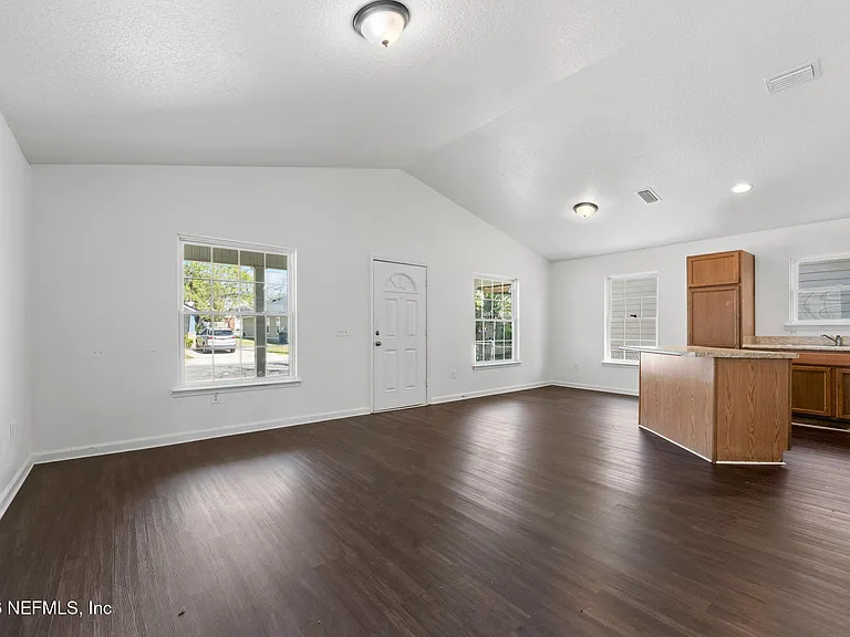 1470 Windle St — Photo 3