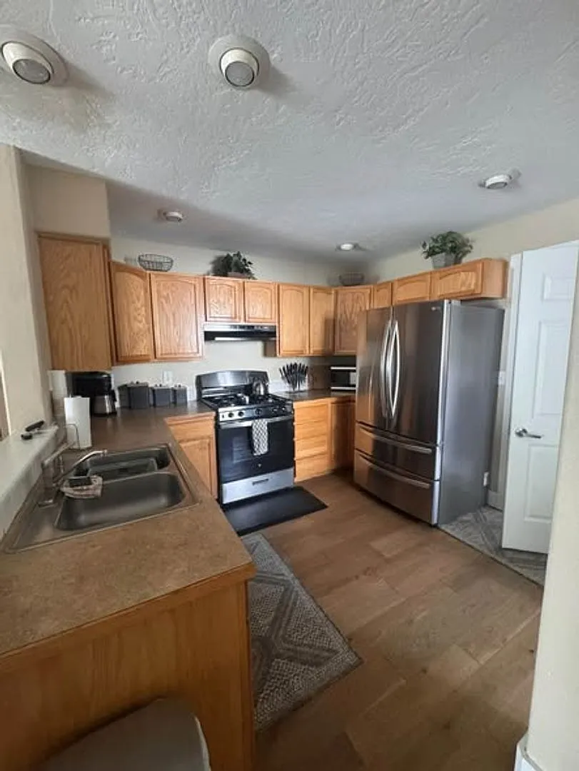 3 Bedroom/3 Bathroom - All Utilities Included — Photo 4