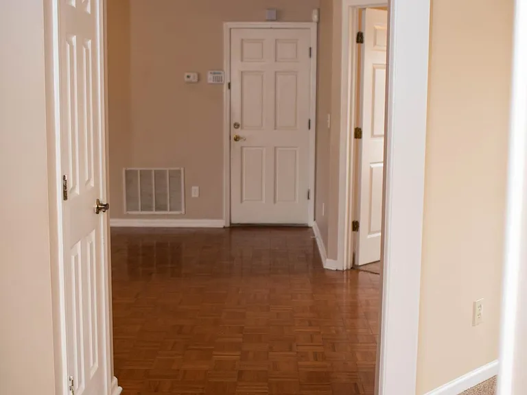 7175 Glendyne Dr N — Photo 26