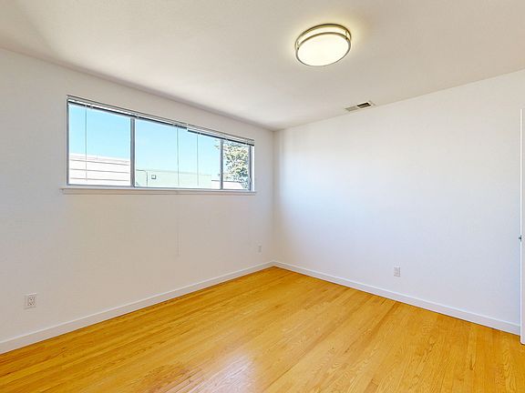3rd image of 1085 S Van Ness Ave #304