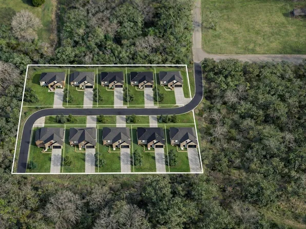 9 Baker St, Hempstead, TX 77445