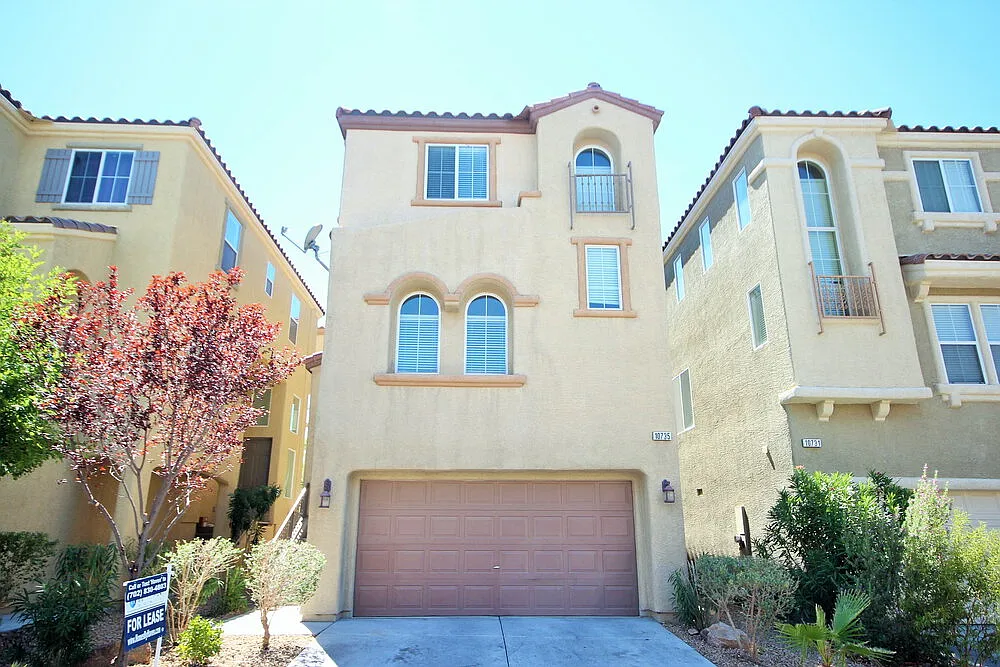 4 bed, 3.0 bath, 1693 sqft, $2,320 — Photo 1