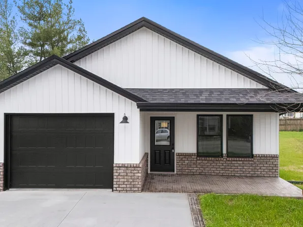 633 W Cherry St, Scottsburg, IN 47170