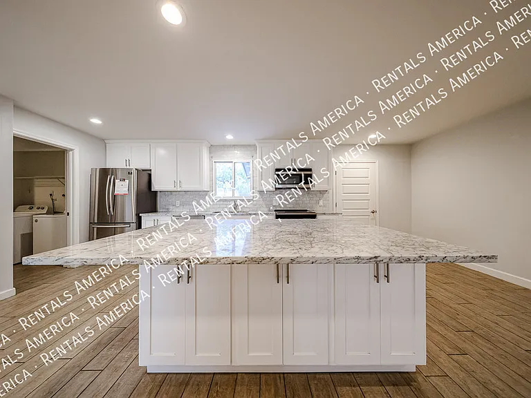 3213 S Albert Ave — Photo 17