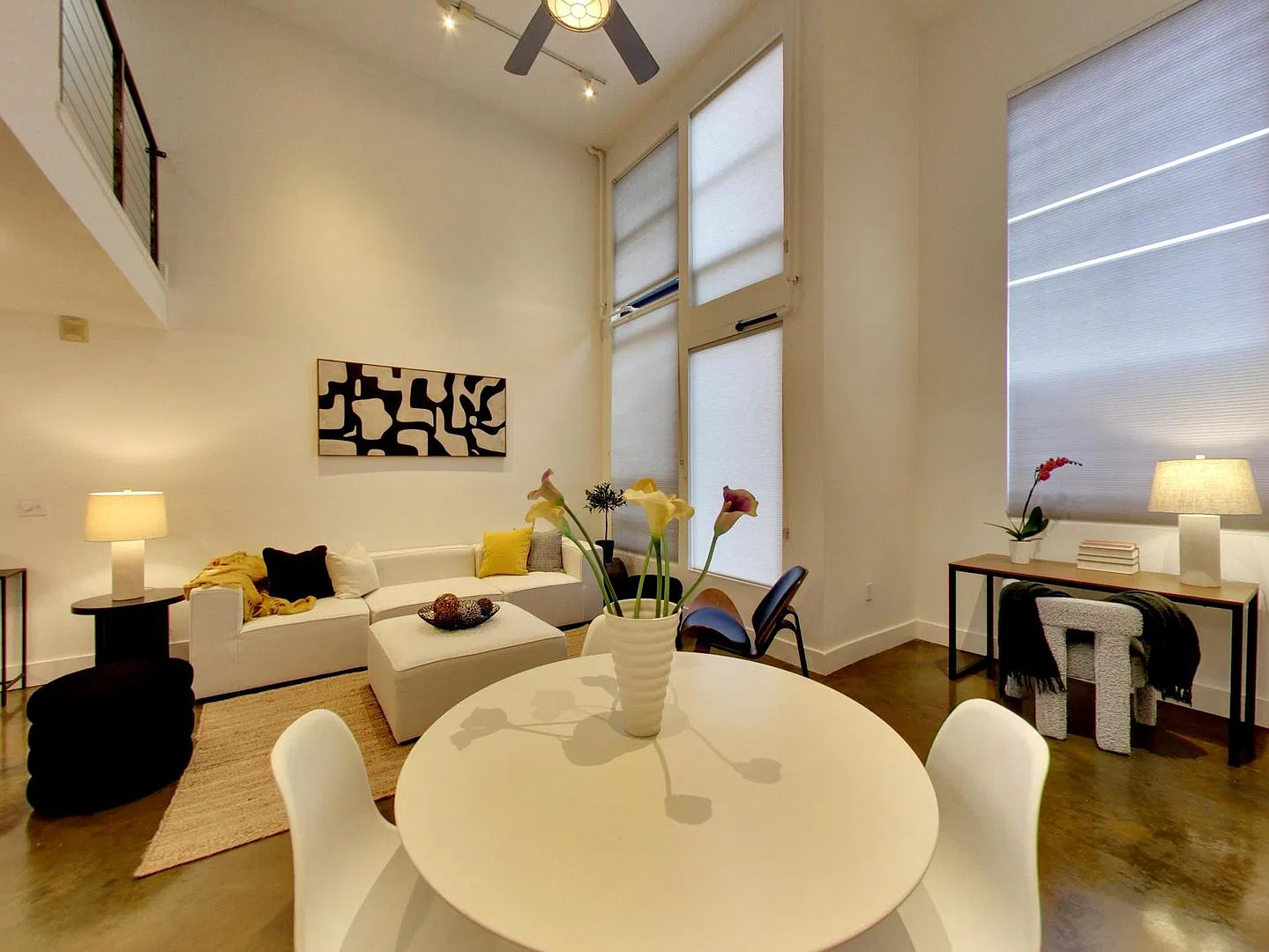 Bright, bi-level One Bed, 2 Full Bath Loft - Check out Virtual Tour — Photo 3