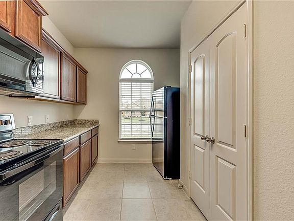 3rd image of 1631 Twin Hills Way