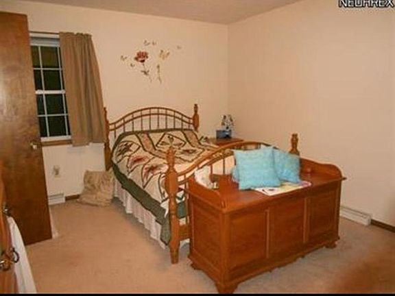 2nd image of 105 Oakmont Ct