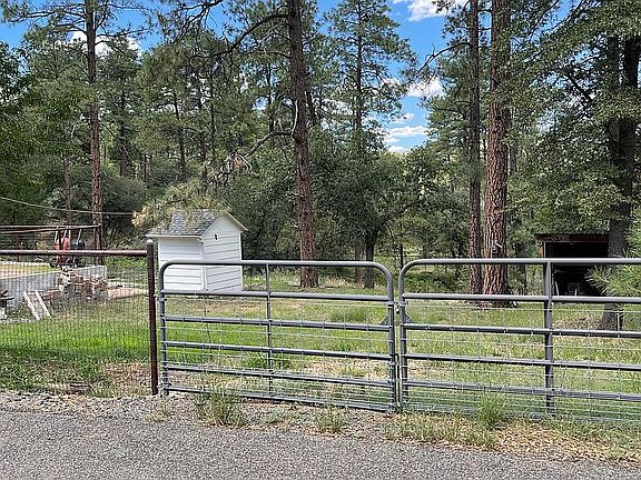 5th image of 1078 E Woodland Dr