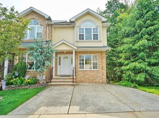 74 Santa Monica Ln, Staten Island, NY 10309
