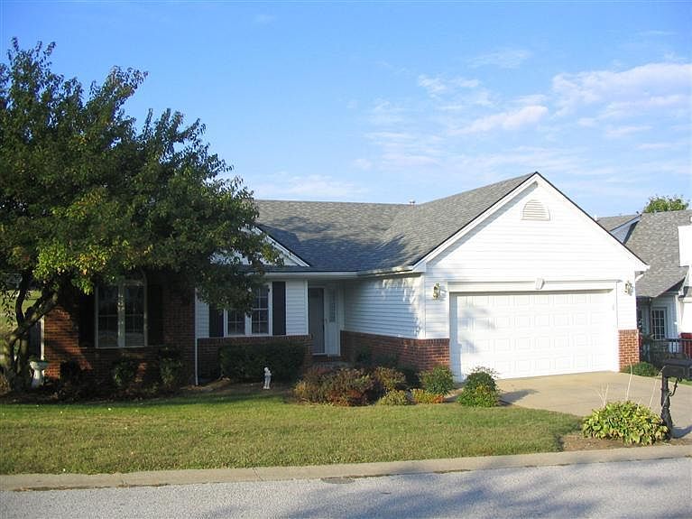 1st image of 105 Medinah Ct