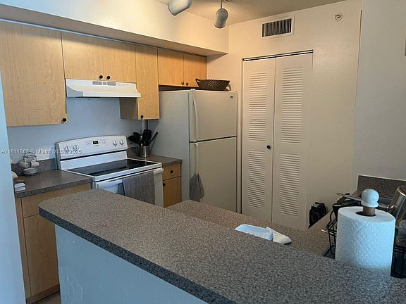 4th image of 103 Villa Cir #103