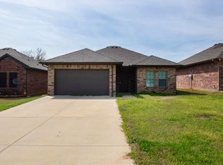 704 E Bullock St, Denison, TX 75021