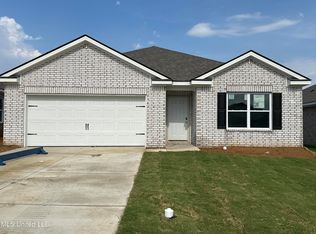 24 Thorn Tree St, Byhalia, MS 38611