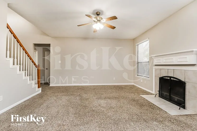 4 bed, 2.5 bath, 2492 sqft, $2,630 — Photo 4
