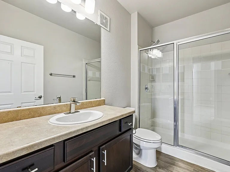 Las Brisas Apartments — Photo 146
