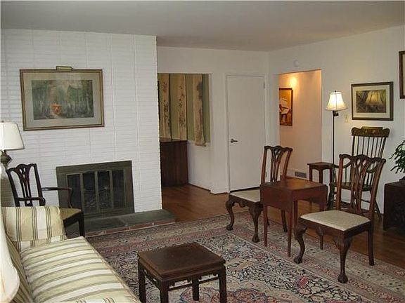 Spacious living room w/fireplace.