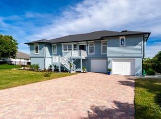 696 Durion Ct, Sanibel, FL 33957