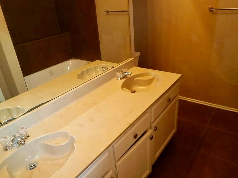 1st image of 824 Richards Dr