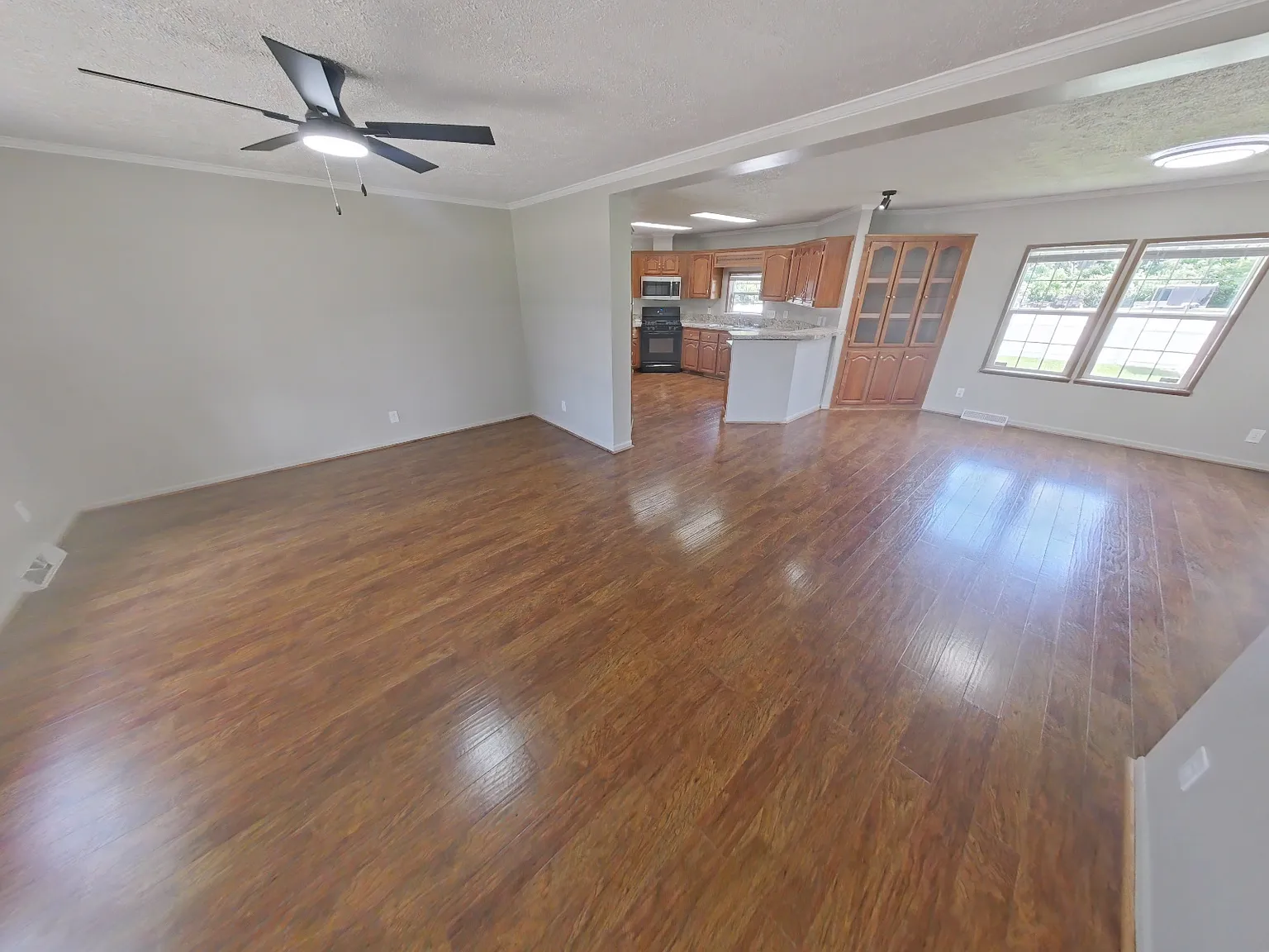 3 bed, 1642 sqft, $2,000 — Photo 2