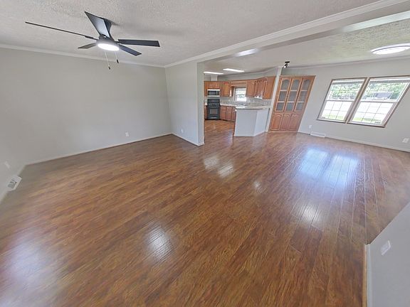2nd image of 3090 Joslyn Rd