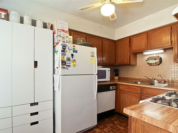 3rd image of 2725 Meadowdale Ln