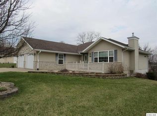 504 Shoreline Dr, Maquoketa, IA 52060