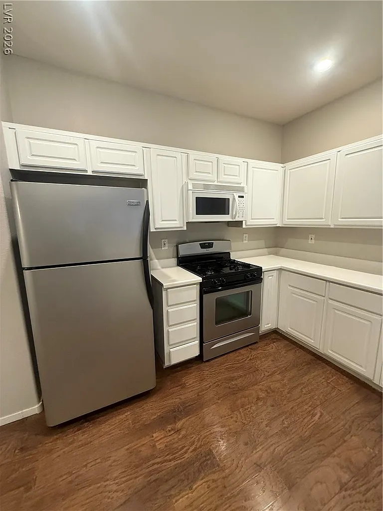 2 bed, 2.5 bath, 1332 sqft, $1,695 — Photo 1