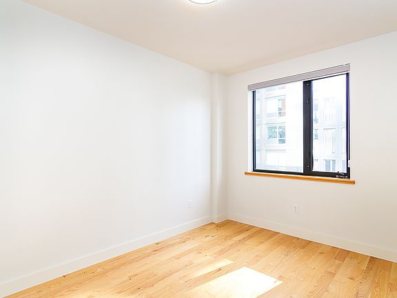 5th image of 42-22 Crescent St #3C