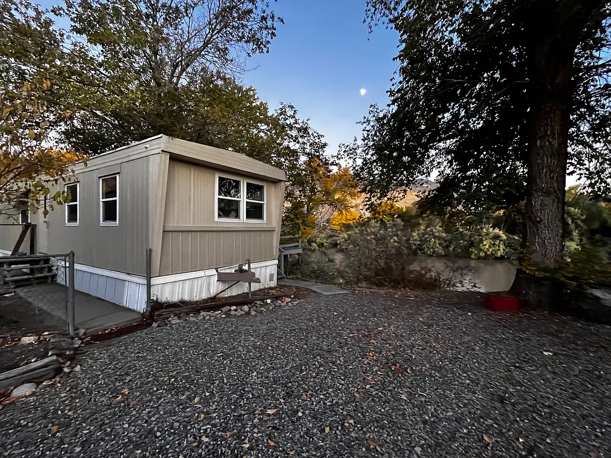Parking - 3815 N River Rd #4