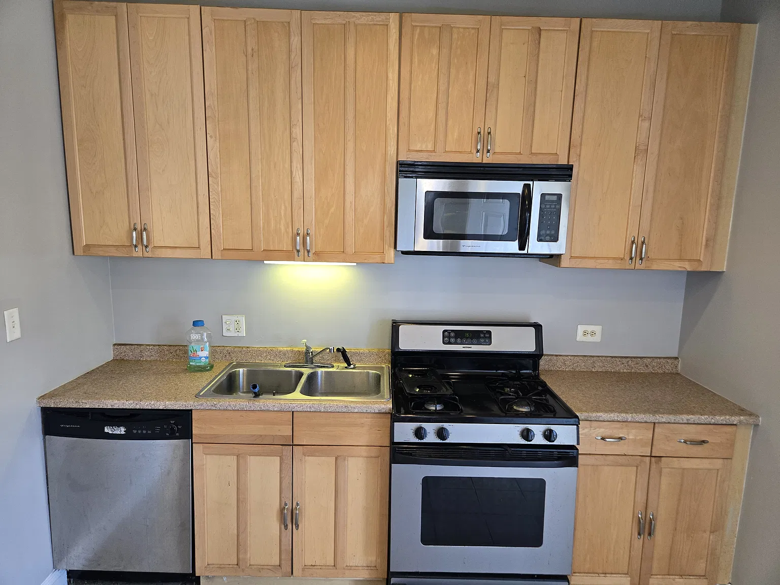2 bed, $1,650 — Photo 2