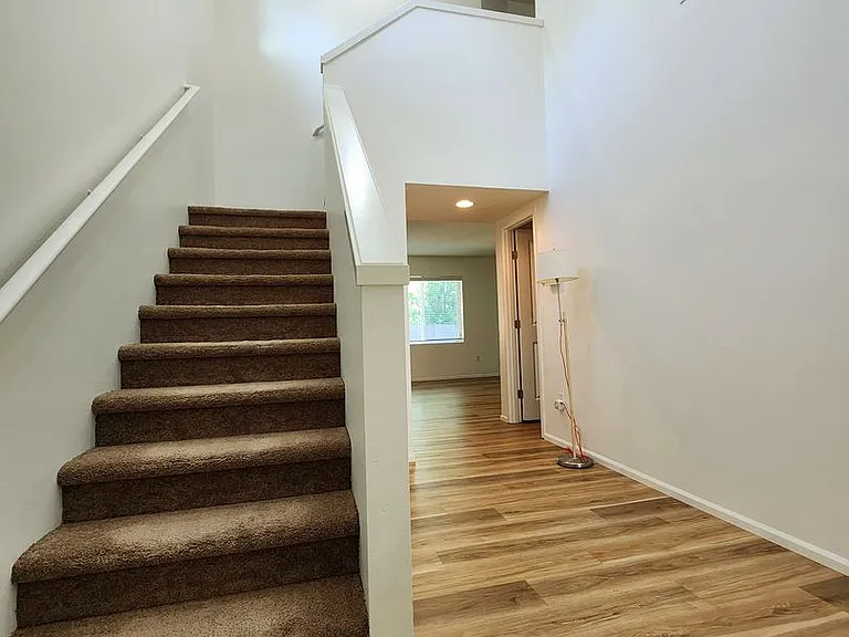 8431 10th Pl SE — Photo 2