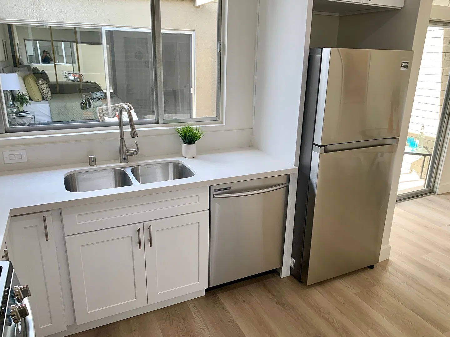 3 bedroom and 2 bedroom - Mid-century Single Story — Photo 4