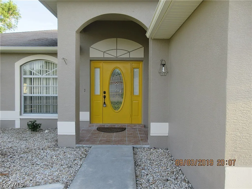 3 bed, 2.0 bath, 1338 sqft, $2,000 — Photo 3