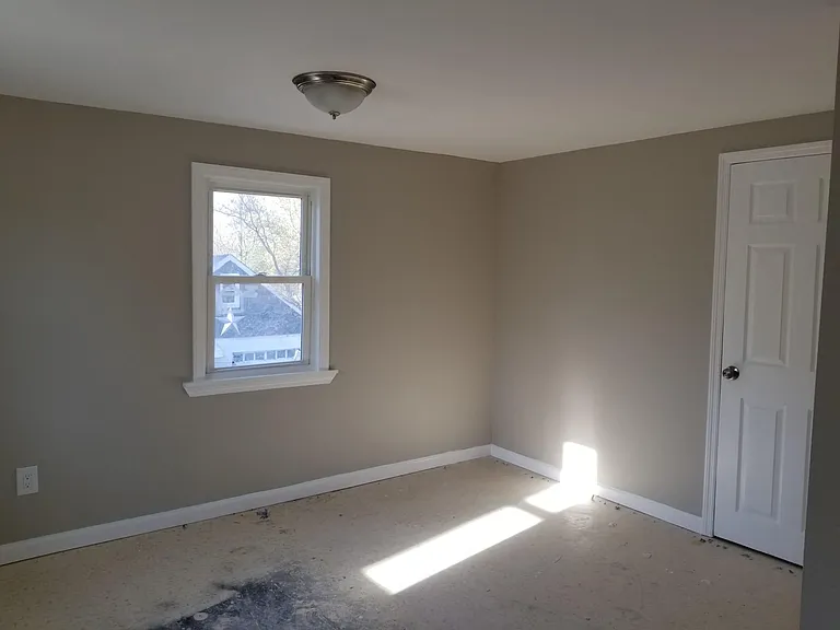 704 W Summer Rd — Photo 9