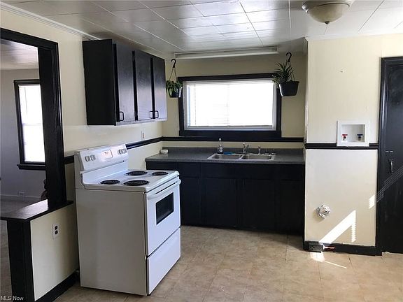 4th image of 1028 Hamlin Dr