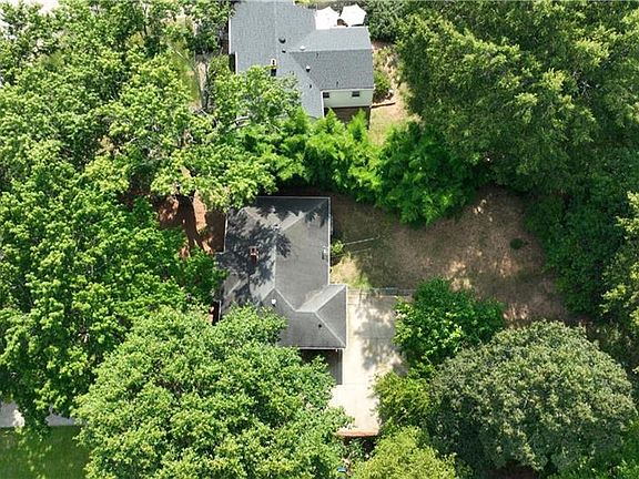 3rd image of 2512 Woodview Dr