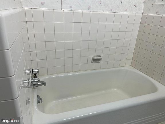 5th image of 2521 Mansfield Ave