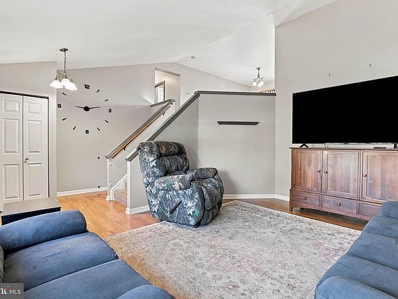 5th image of 16 Pebble Creek Dr