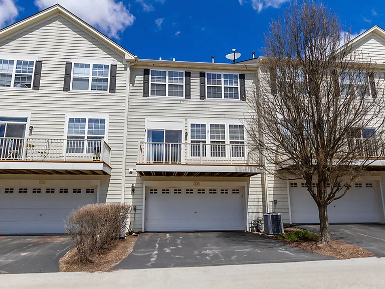 208 Comstock Dr — Photo 15