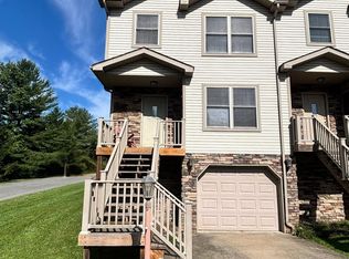 400 Olympic Ln, Fairmont, WV 26554